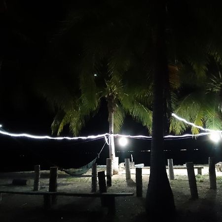 センポルナSebangkat Island Tun Sakaran Marine Parkアパートメント エクステリア 写真